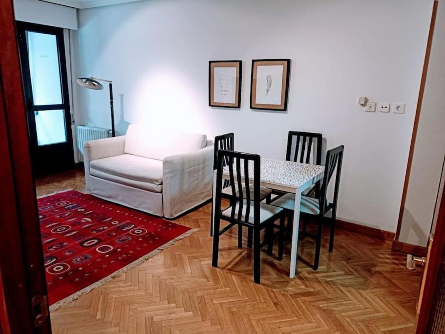 Apartamento Entre Estaciones Daire Oviedo Dış mekan fotoğraf
